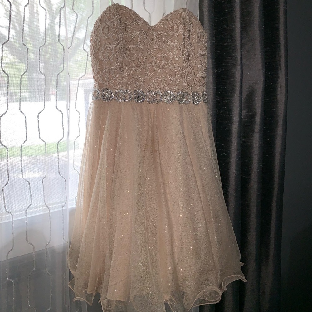 SHORT NUDE STRAPLESS PROM DRESS